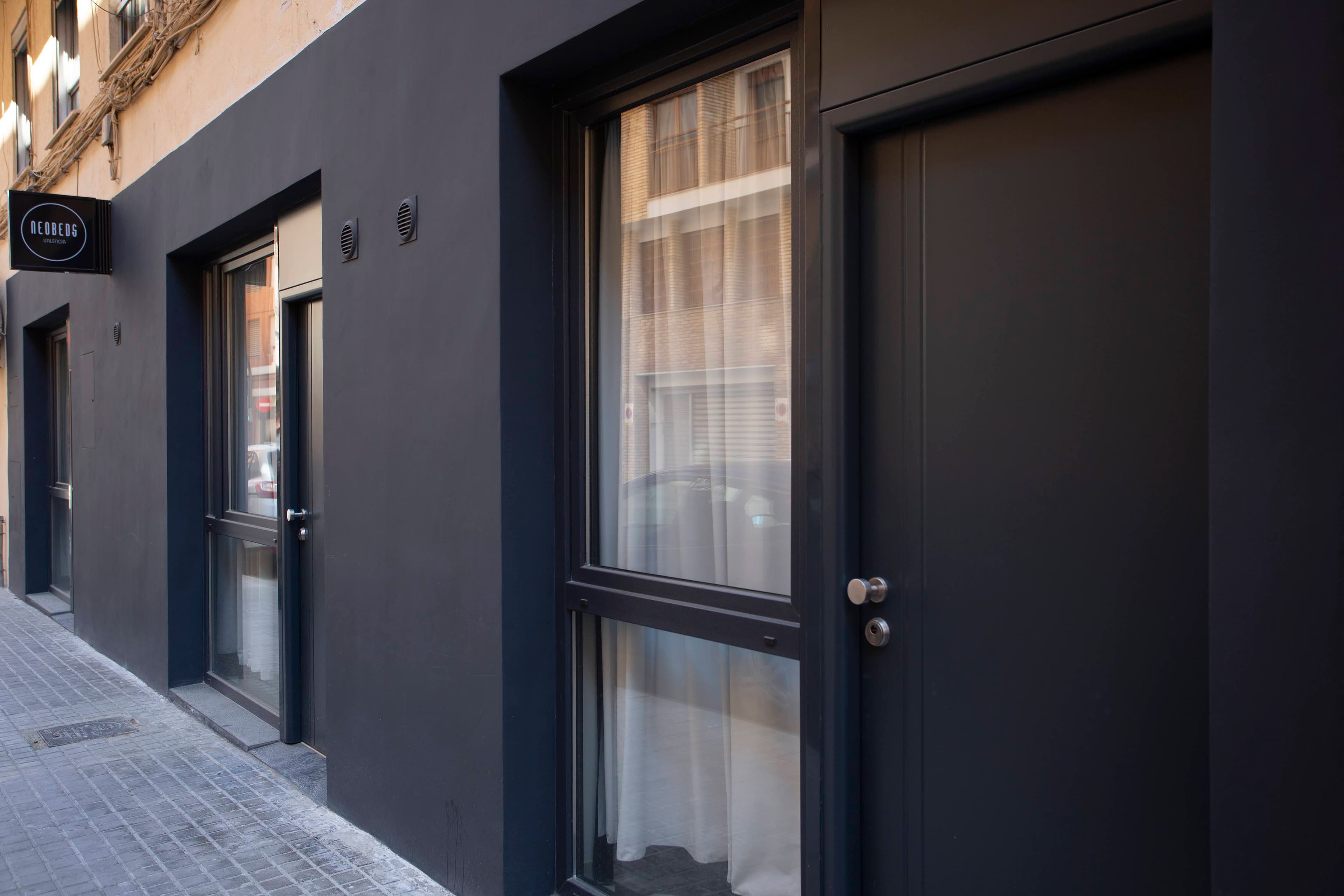 NeoBeds Valencia facade